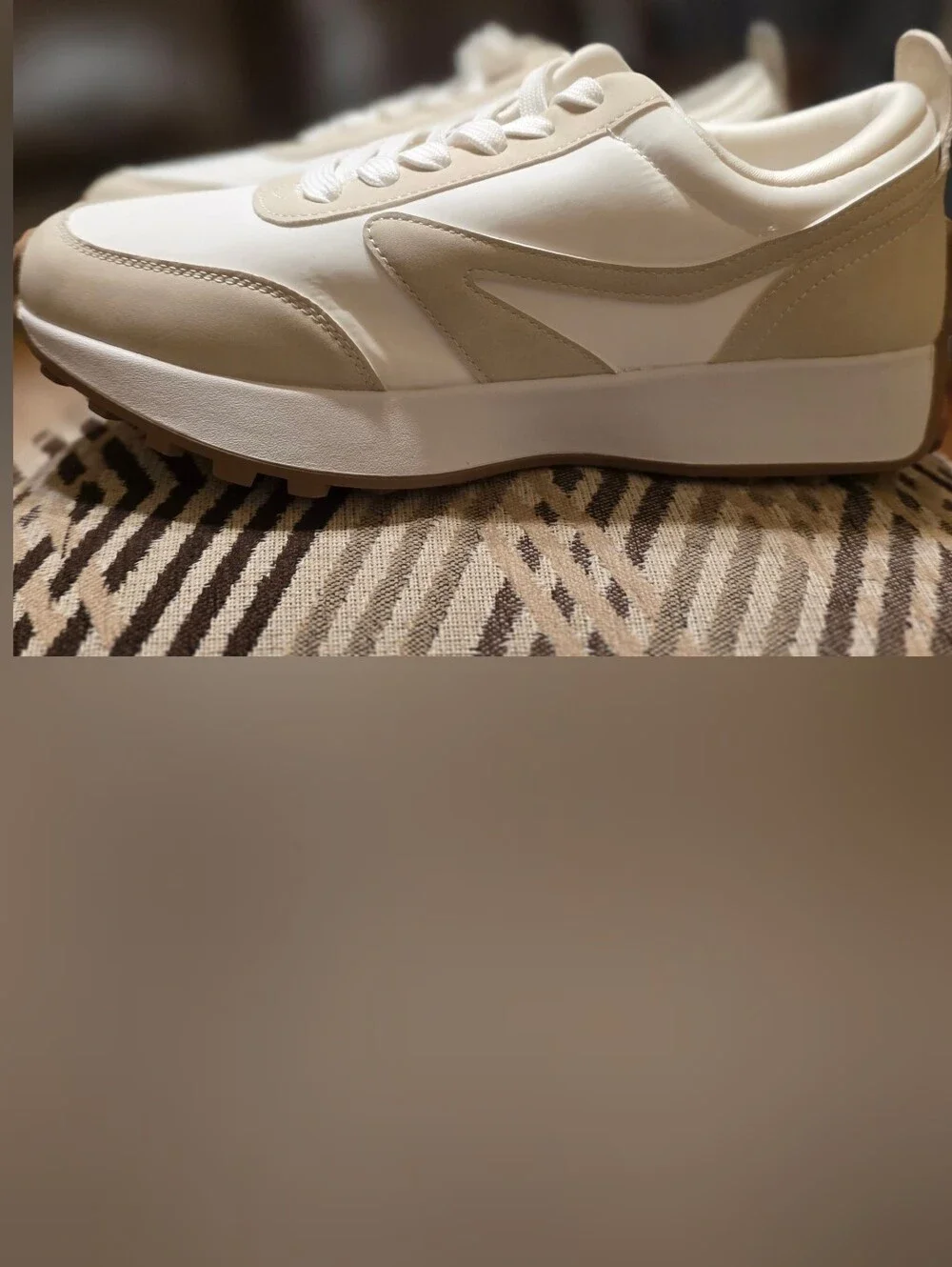 DV by Dolce Vita Women's White and Beige Low-Top Sneakers